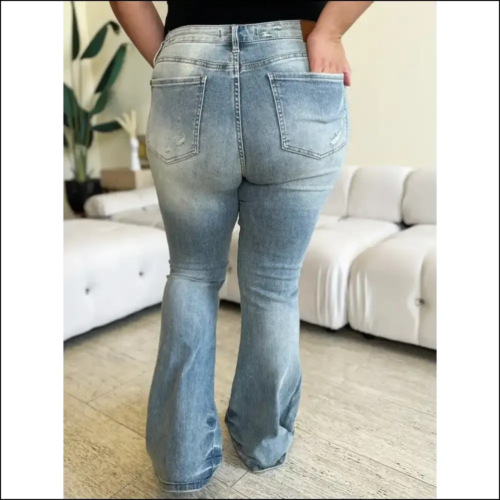 Flare Up your Life: Feel Fierce in Judy Blue Mid Rise Magic! 👖✨