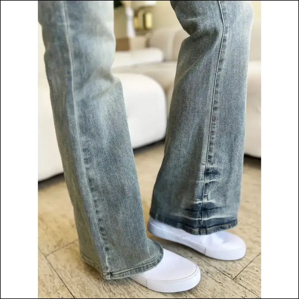 Flare Up your Life: Feel Fierce in Judy Blue Mid Rise Magic! 👖✨