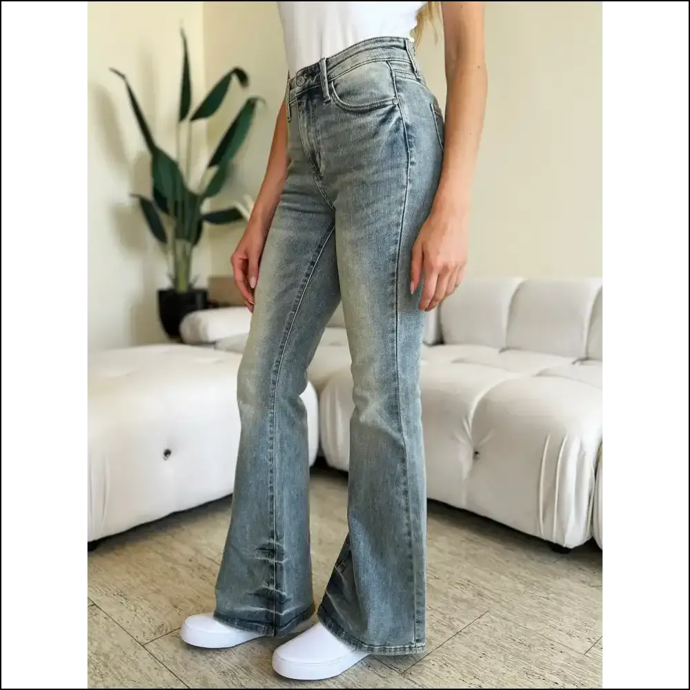 Flare Up your Life: Feel Fierce in Judy Blue Mid Rise Magic! 👖✨