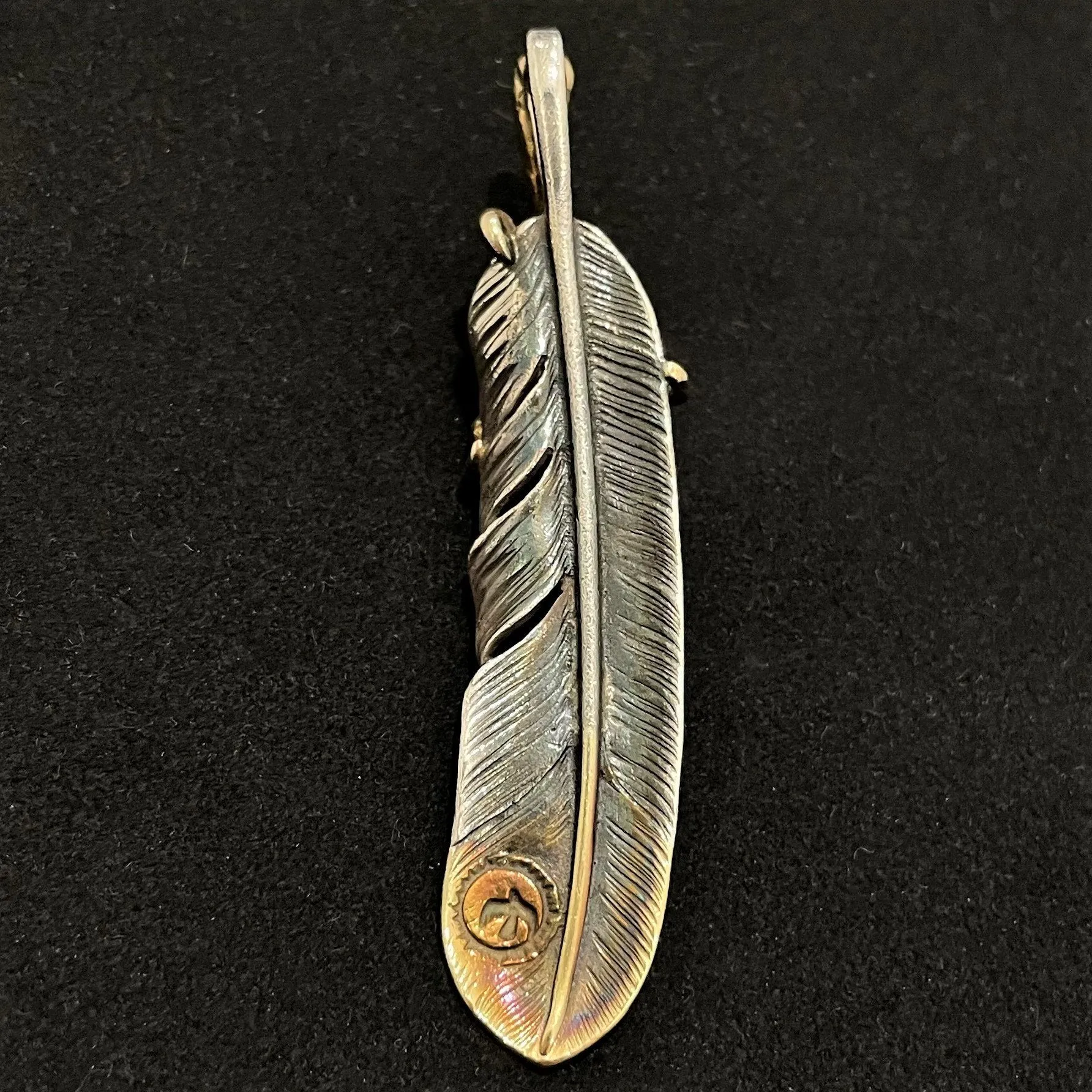 Goros Xl Gold Tip Feather With Gold Claw - Facing Left