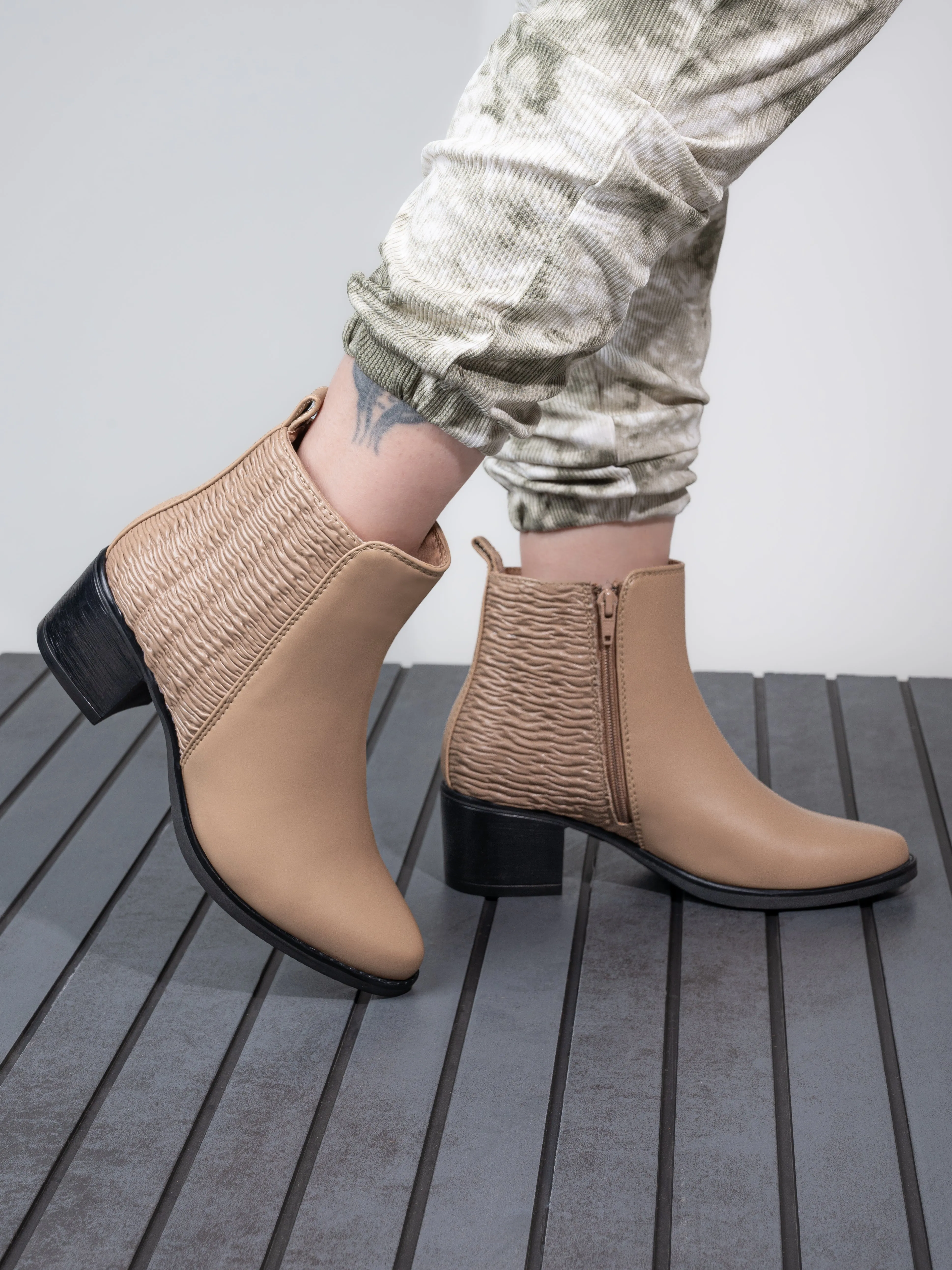 Hydes N Hues Beige Heel Boots
