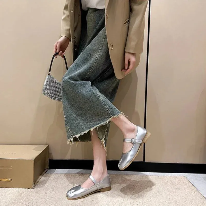 Novelty Split Toe flat shoes woman quality leather mary janes Japanese style trotters flats ankle bele Tabi ninja loafers women