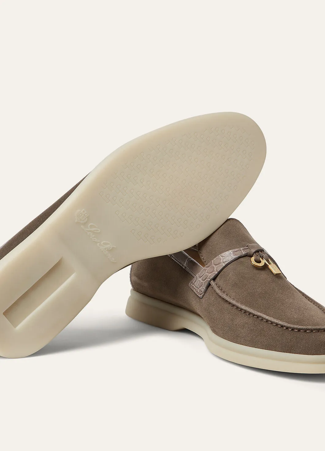 Summer Charms Walk in Grey Sued for Women